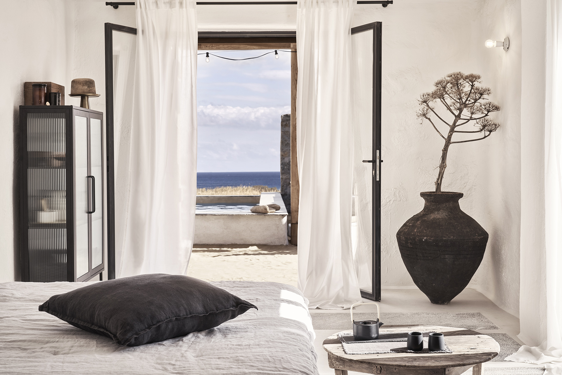 Honeymoon Suite Sea View with outdoor Jacuzzi_nomads mykonos (2)