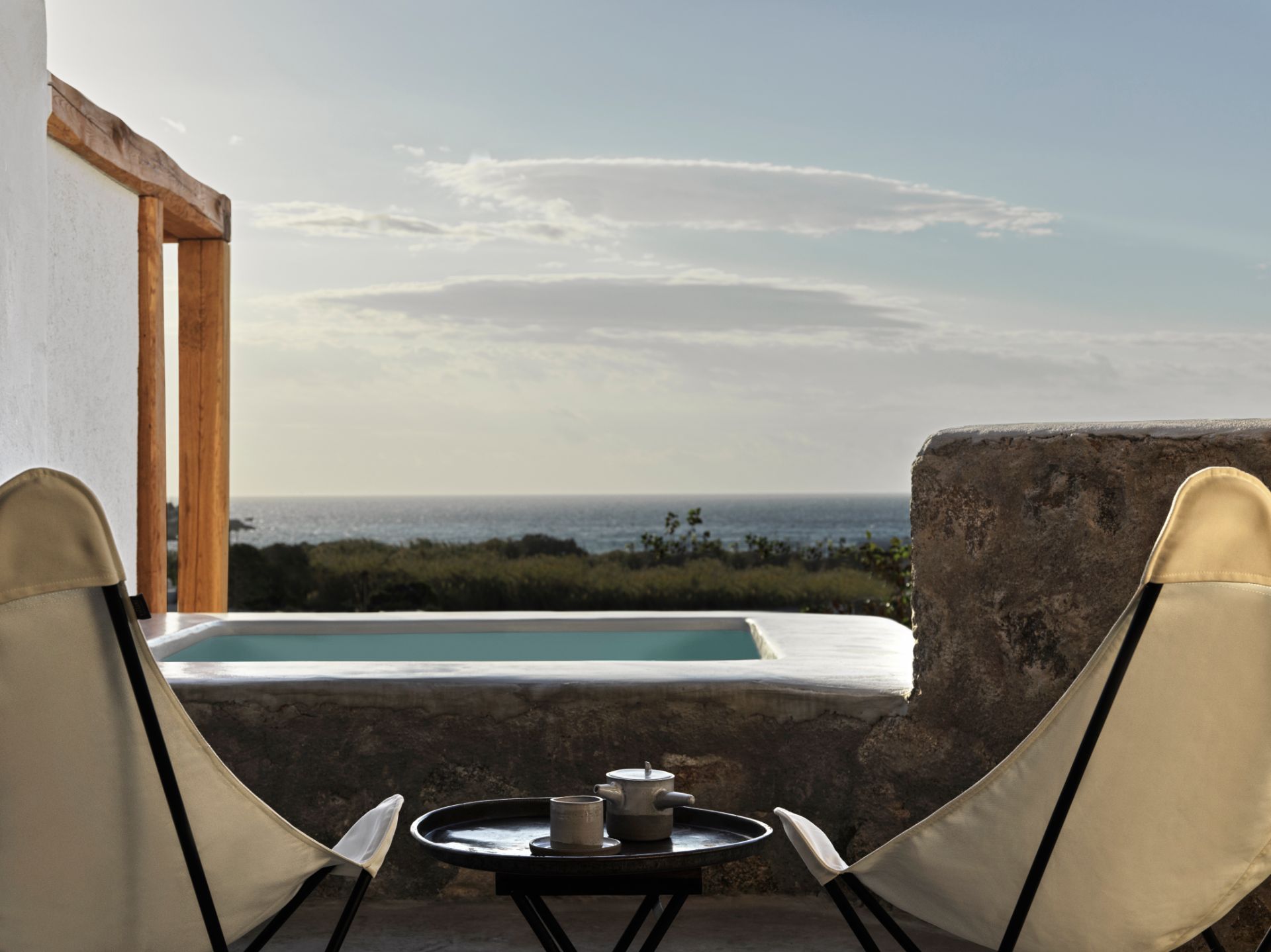 Nomad-Mykonos-Honeymoon-Suite-Sea-View-with-outdoor-Jacuzzi (13)