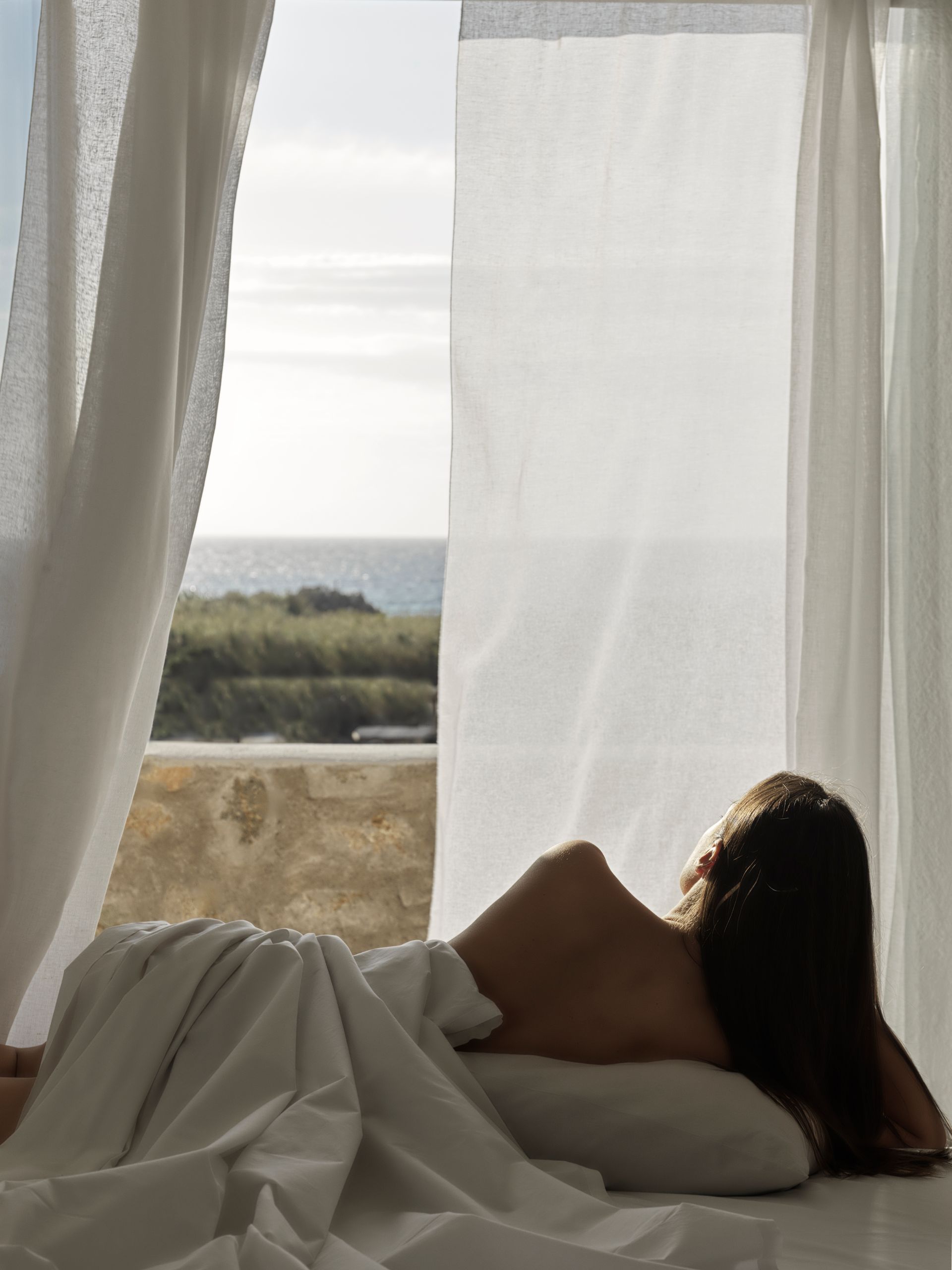 Nomad-Mykonos-Honeymoon-Suite-Sea-View-with-outdoor-Jacuzzi (16)